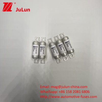 इलेक्ट्रिक वाहन फ्यूज EV1845 15A 700VDC ASMT 80A-150A करंट के लिए पेंच टर्मिनलों के साथ