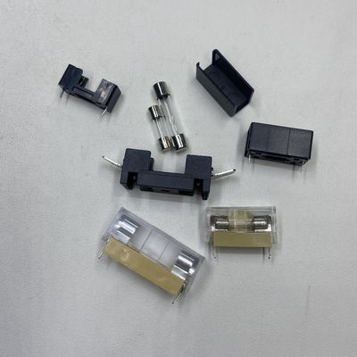 5x20mm या 6x30mm पीसीबी बोर्ड माउंटिंग ग्लास फ्यूज धारक बिजली प्रणालियों के लिए कारों में काले नीले पारदर्शी सोने