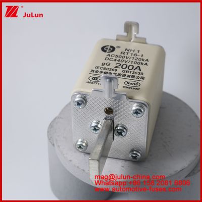 NH1 RT16-1 200A AC500V 120KA DC 440V 100KA ऑटोमोबाइल सिरेमिक ऑटो फ्यूज ब्लेड माउंट EV / HEV वाहन के लिए छोटा आकार उच्च रेटेड करंट शॉर्ट सर्किट सुरक्षा