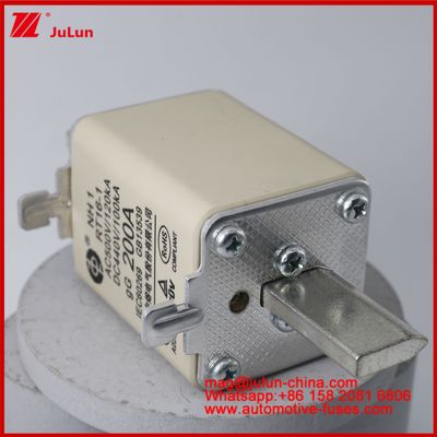 NH1 RT16-1 200A AC500V 120KA DC 440V 100KA ऑटोमोबाइल सिरेमिक ऑटो फ्यूज ब्लेड माउंट EV / HEV वाहन के लिए छोटा आकार उच्च रेटेड करंट शॉर्ट सर्किट सुरक्षा