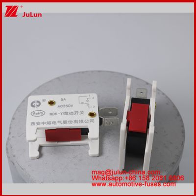 WDK-Y 5A 250V माइक्रो स्विच ऑटोमोबाइल माउंट फ्यूज EV / HEV वाहन के लिए विशेष डिजाइन फ्यूज बेस वाहन स्थिति के लिए