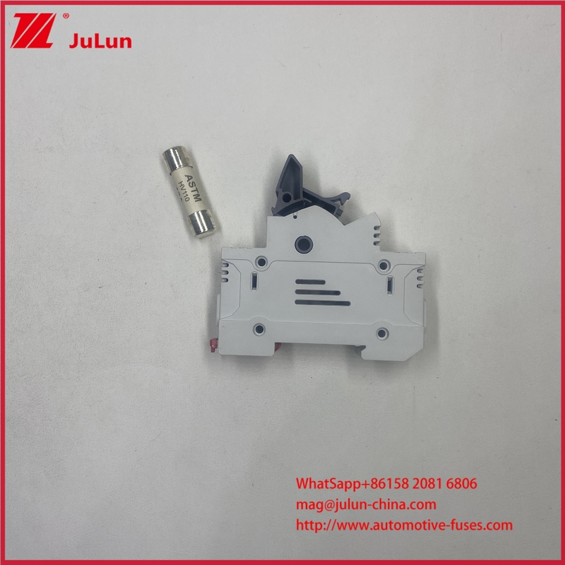सोलर पैनल थर्मल फ्यूज 20kA ब्रेकिंग क्षमता के साथ 10*38mm 32A 1000VDC