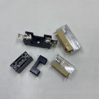 5x20mm या 6x30mm पीसीबी बोर्ड माउंटिंग ग्लास फ्यूज धारक बिजली प्रणालियों के लिए कारों में काले नीले पारदर्शी सोने